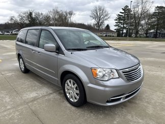 Used 2015 Chrysler Town & Country Touring image 1