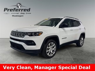 Used 2022 Jeep Compass Latitude image 1