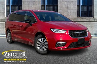 New 2025 Chrysler Pacifica Select image 1
