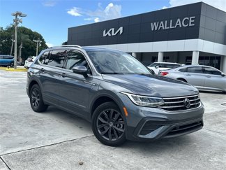 Used 2022 Volkswagen Tiguan SE w/ Panoramic Sunroof Package image 1