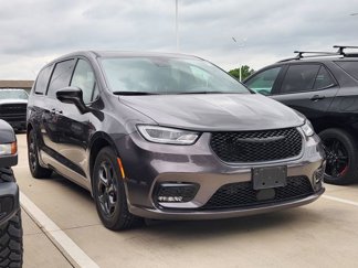 Certified 2022 Chrysler Pacifica Touring-L w/ Uconnect Theater Family Group image 1