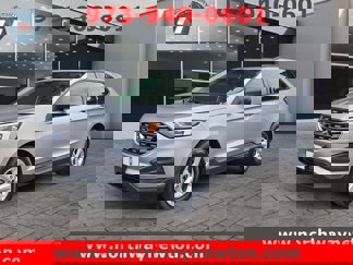 Used 2021 Ford Edge SE image 1