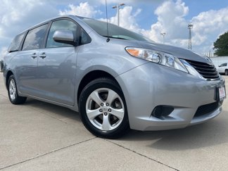 Used 2013 Toyota Sienna LE image 1