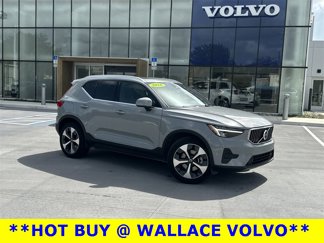 Used 2024 Volvo XC40 B5 Core image 1