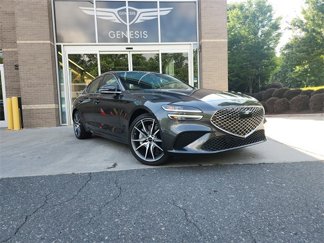 Used 2025 Genesis G70 2.5T image 1