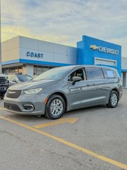 Used 2023 Chrysler Pacifica Touring-L image 1