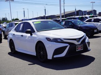 Used 2021 Toyota Camry SE image 1