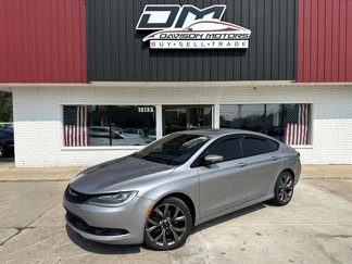 Used 2015 Chrysler 200 S w/ Comfort Group image 1