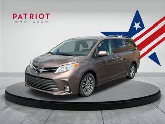 Certified 2019 Toyota Sienna XLE image 1
