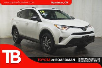 Used 2018 Toyota RAV4 LE image 1