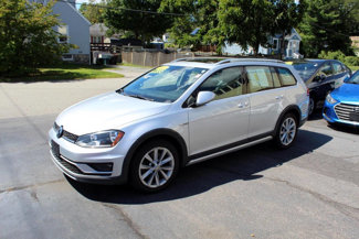 Used 2017 Volkswagen Golf Alltrack SE image 1