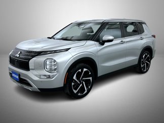 Used 2023 Mitsubishi Outlander SE image 1