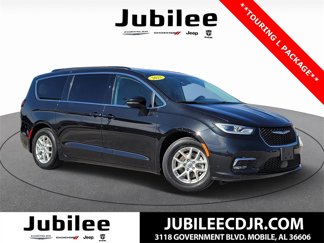 Used 2022 Chrysler Pacifica Touring-L image 1