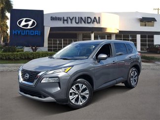 Used 2023 Nissan Rogue SV image 1
