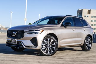 Used 2025 Volvo XC60 B5 Plus image 1