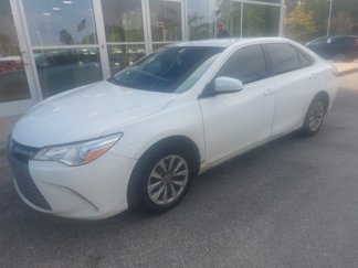 Used 2016 Toyota Camry LE image 1