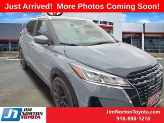 Used 2022 Nissan Kicks SV image 1