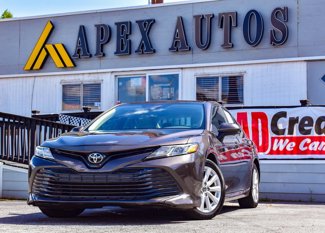 Used 2019 Toyota Camry LE image 1