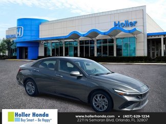 Used 2024 Hyundai Elantra SEL image 1
