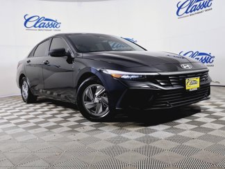 Used 2024 Hyundai Elantra SE image 1