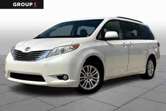 Used 2017 Toyota Sienna XLE image 1