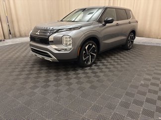 Used 2022 Mitsubishi Outlander SE image 1