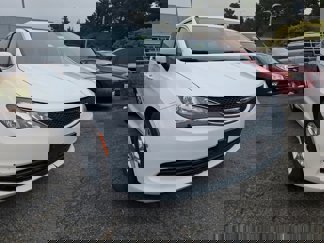 Used 2019 Chrysler Pacifica LX image 1