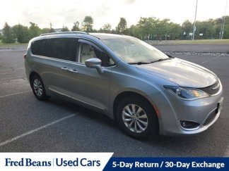 Used 2018 Chrysler Pacifica Touring-L w/ Advanced Safetytec Group image 1