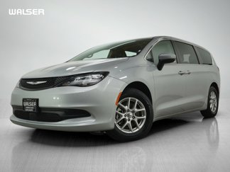 Used 2023 Chrysler Voyager LX image 1