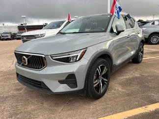 Used 2024 Volvo XC40 B5 Core image 1