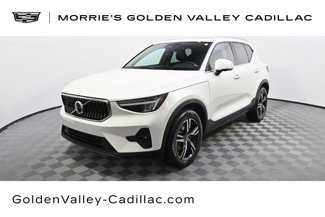 Used 2023 Volvo XC40 B5 Plus image 1