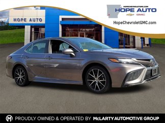 Used 2021 Toyota Camry SE image 1