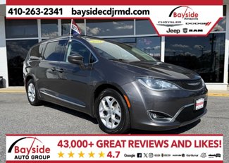 Used 2017 Chrysler Pacifica Touring-L w/ Tire & Wheel Group image 1