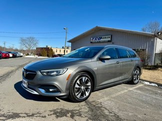 Used 2018 Buick Regal Essence w/ Driver Confidence Package #1 image 1