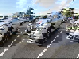 Used 2023 Nissan Rogue SV image 1