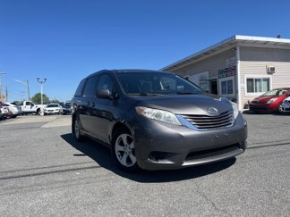 Used 2017 Toyota Sienna LE image 1