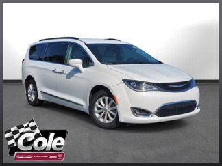 Used 2017 Chrysler Pacifica Touring-L image 1