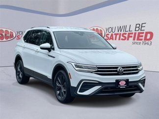 Certified 2022 Volkswagen Tiguan SE image 1