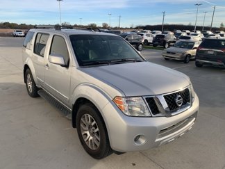 Used 2012 Nissan Pathfinder LE image 1