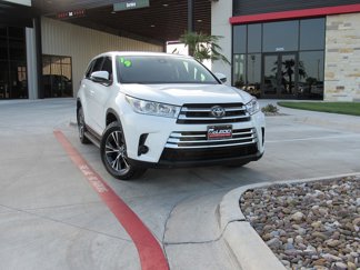 Used 2019 Toyota Highlander LE image 1