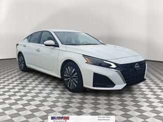Used 2023 Nissan Altima 2.5 SV image 1