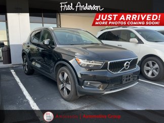 Used 2021 Volvo XC40 T4 Momentum w/ Premium Package image 1
