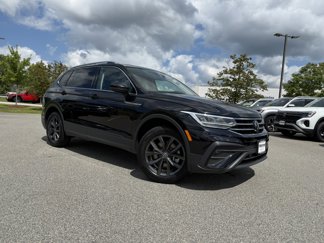 Used 2023 Volkswagen Tiguan SE image 1