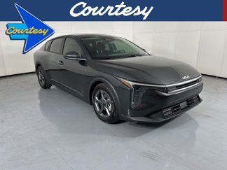 New 2025 Kia K4 LXS image 1