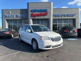 Used 2014 Chrysler Town & Country Touring image 1