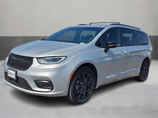 Used 2023 Chrysler Pacifica Limited w/ S Appearance Package image 1