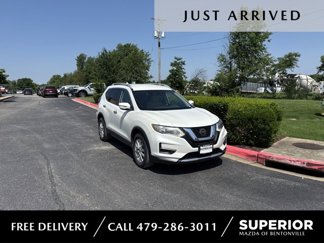 Used 2018 Nissan Rogue SV image 1
