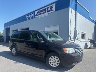 Used 2010 Chrysler Town & Country LX image 1