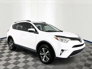 Used 2017 Toyota RAV4 XLE image 1