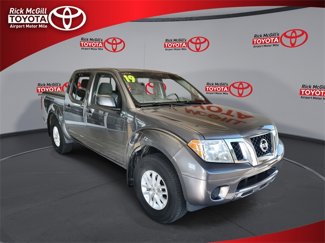 Used 2019 Nissan Frontier SV image 1